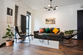 Wehost apartment with pool and gym